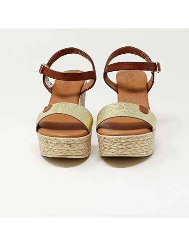 EVA FRUTOS SANDALE CUERO GRABADO ORO